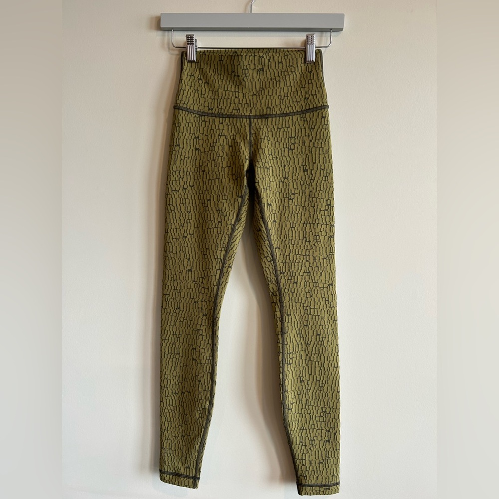 Lululemon legging.